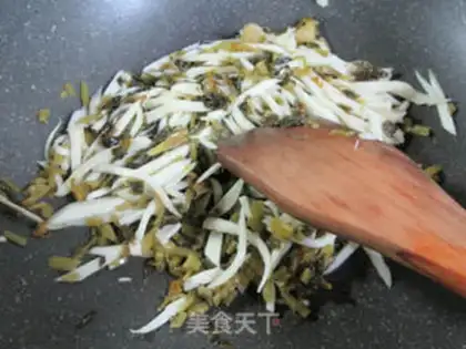 Make A pickle with white-snake rolls step 5