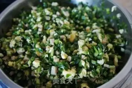 Make An egg box of celery step 3