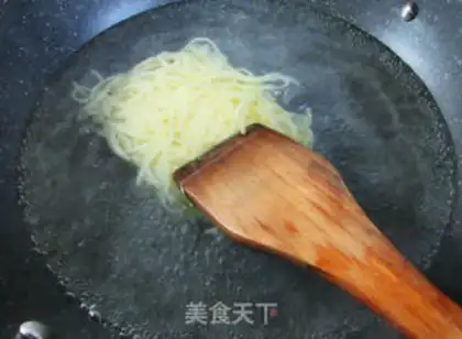 Make Celery mixed car noodles step 1