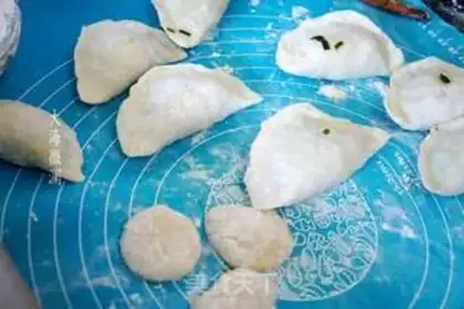 Make An egg box of celery step 4