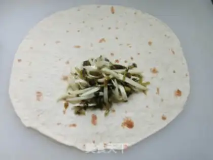 Make A pickle with white-snake rolls step 7