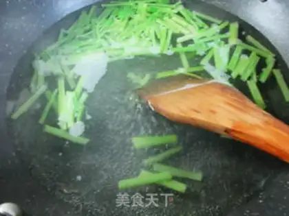 Make Celery mixed car noodles step 2