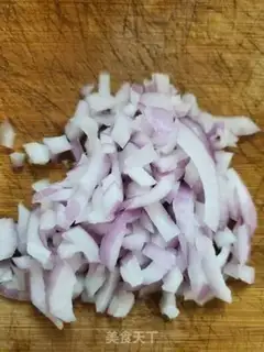 Make Onion fried eggs step 1