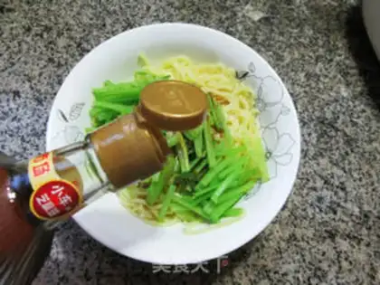 Make Celery mixed car noodles step 5