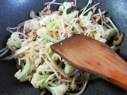 Make Five bouquets and green bean sprouts step 8