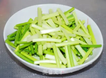 Make Garlic fried meat step 1
