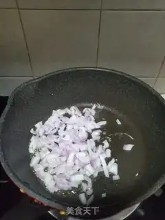 Make Onion fried eggs step 3