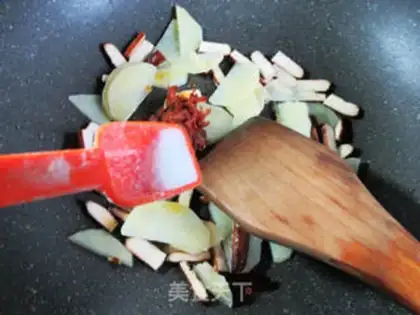 Make X-O SAUCE, DRY POTATOES step 4