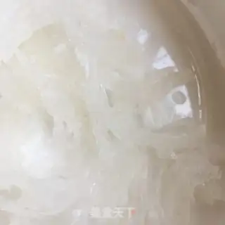 Make Peach stewed swallow nest step 1