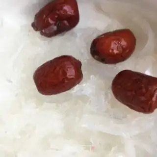 Make Peach stewed swallow nest step 2