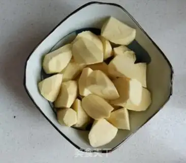 Make Anti-saloon potatoes step 1