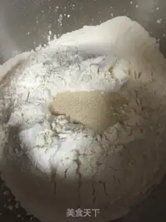 Make Eggs with light cream and bread step 1