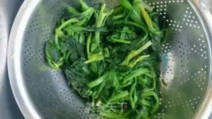 Make Quick-frying spinach fans step 2