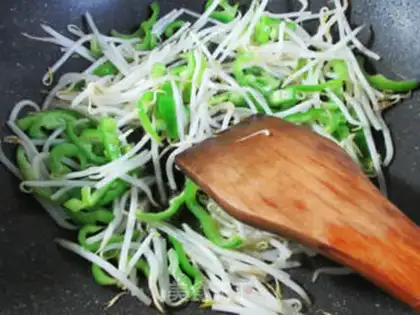 Make The green bean sprouts, the car noodle step 3