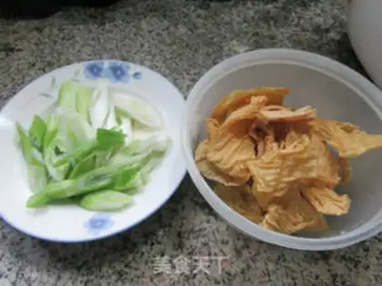 Make Onion fried protein step 0