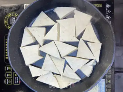 Make Lunch gravy tofu step 1