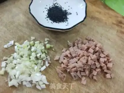 Make Ham black sesame onion rolls step 2