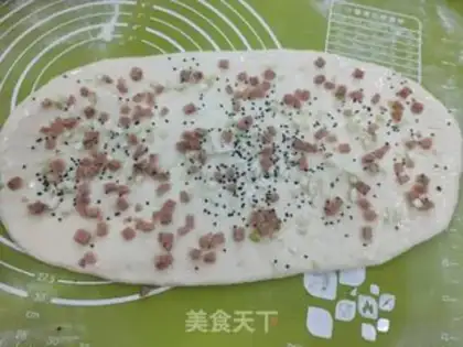 Make Ham black sesame onion rolls step 6