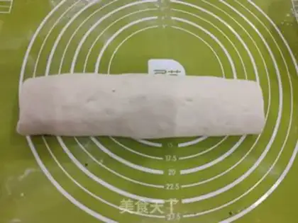 Make Ham black sesame onion rolls step 7