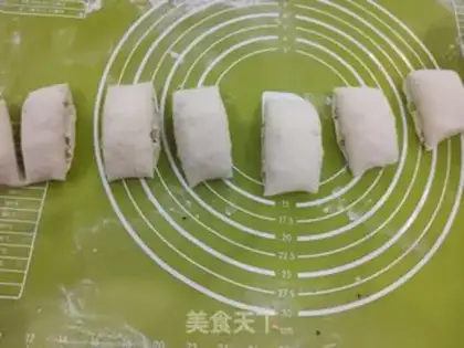 Make Ham black sesame onion rolls step 8