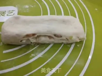 Make Ham black sesame onion rolls step 9