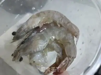 Make Shrimp noodles step 1