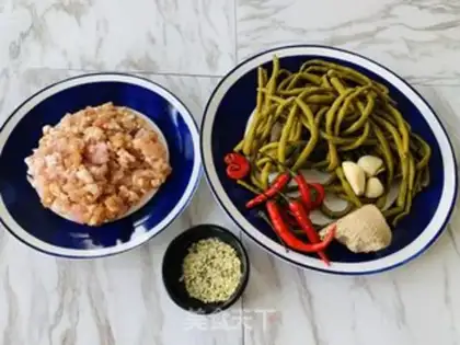 Make Pyramid meat and beans step 0