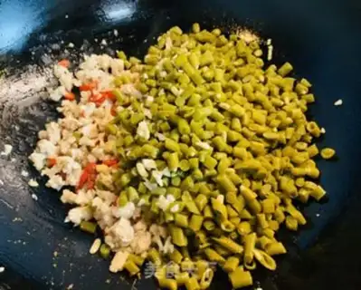 Make Pyramid meat and beans step 5