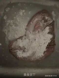 Make Pepper-tree pig belly soup step 1