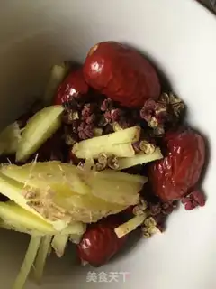 Make Pepper ginger date tea step 1