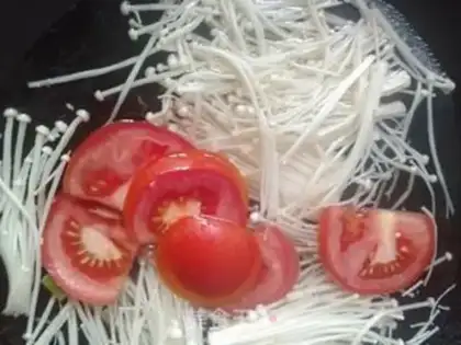 Make Gold pins and mushroom meatloaf soup step 3