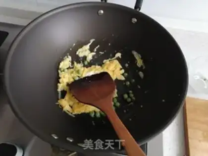 Make Three fresh fried rice step 3