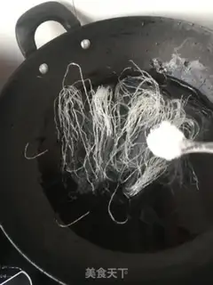 Make Spoon fan egg soup step 2