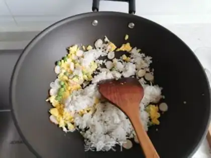 Make Three fresh fried rice step 5