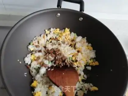 Make Three fresh fried rice step 6