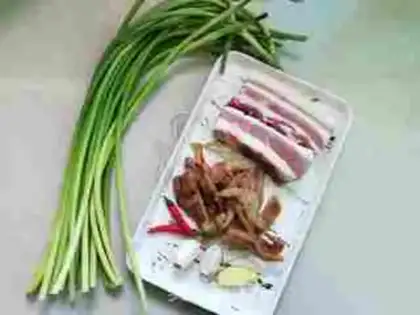 Make Rook and garlic and gravy step 0