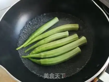 Make Autumn fried duck eggs step 1