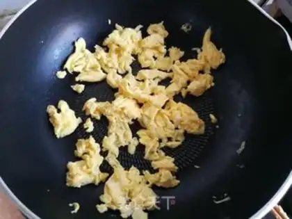 Make Autumn fried duck eggs step 4