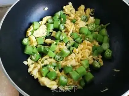 Make Autumn fried duck eggs step 5