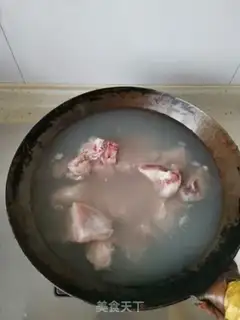 Make Red dry bean horn ribs step 1