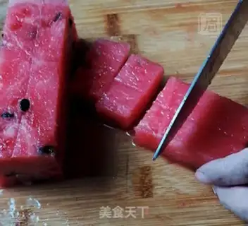 Make Hand over watermelon juice step 0