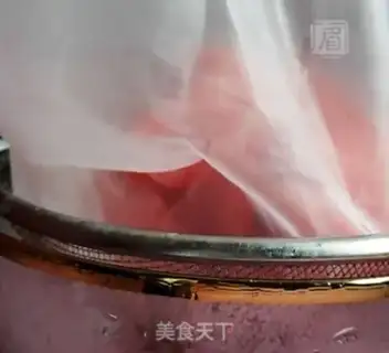 Make Hand over watermelon juice step 1