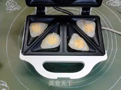 Make Fried quail eggs for a sandwich machine step 7