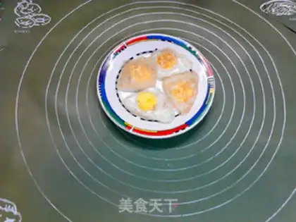 Make Fried quail eggs for a sandwich machine step 8