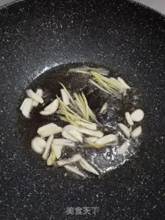 Make Paprika fried abalone mushrooms step 2