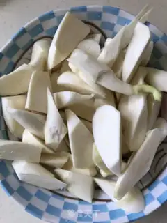 Make Salt water is white step 1