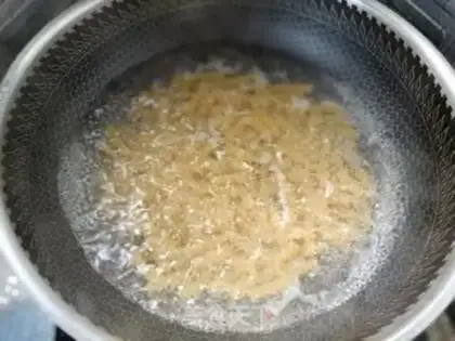 Make Tomato steak shrimp. Noodles step 1