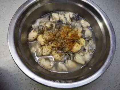 Make Pork fried eggs step 1