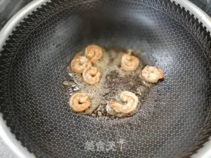 Make Tomato steak shrimp. Noodles step 6
