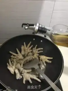 Make A beer with chicken claws step 2